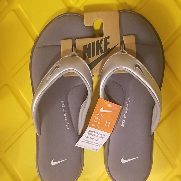 Nike Shoes - Nike Ultra Comfort 3